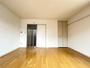 居室・リビング　南向きの明るい日差しが差し込むお部屋です