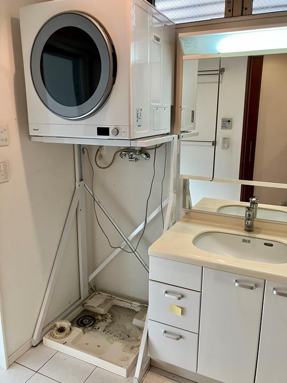 洗面設備　明るい洗面所です