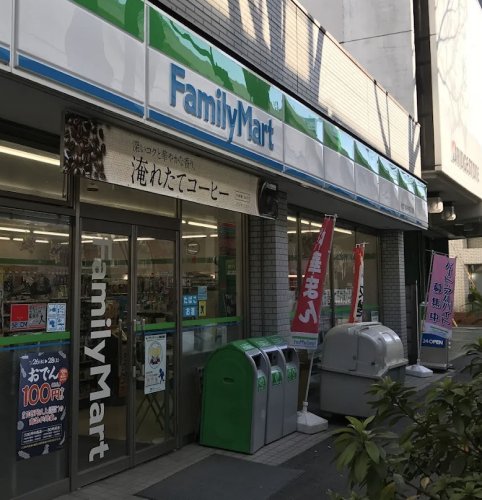 コンビニ　ファミリーマート 杉並下高井戸四丁目店（コンビニ）まで668m