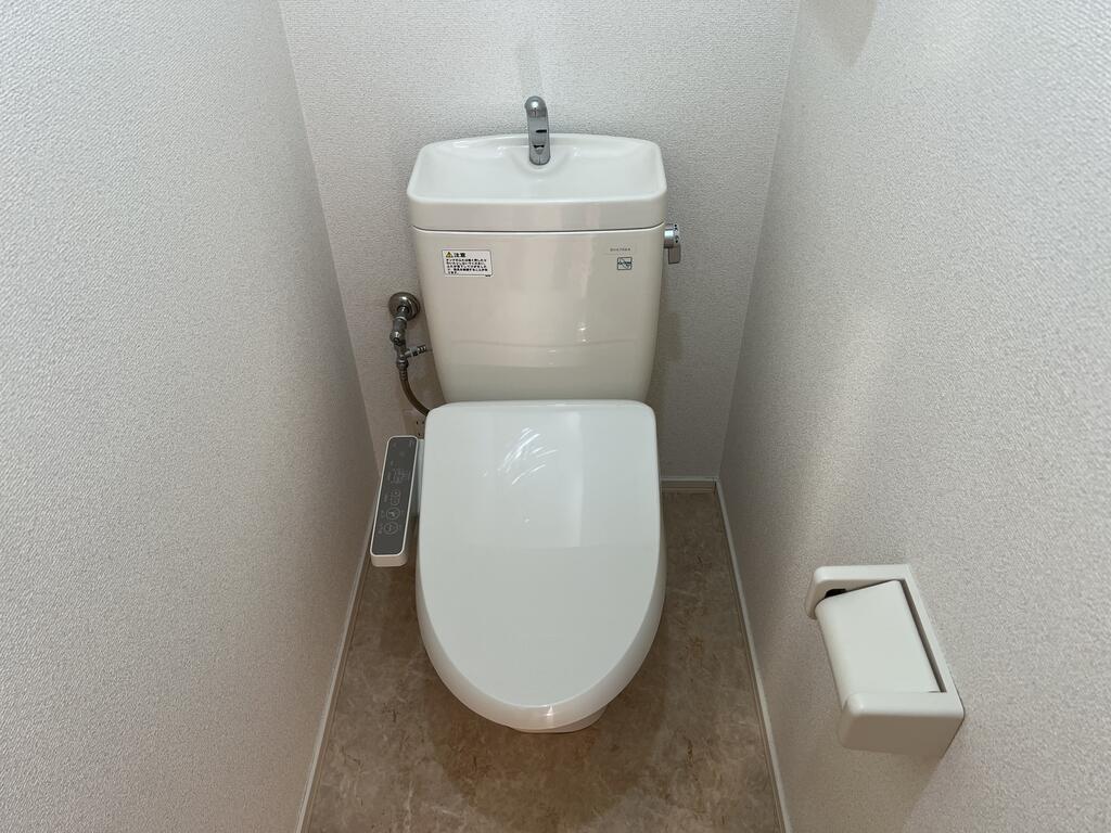 トイレ　※別号室の参考写真となります。