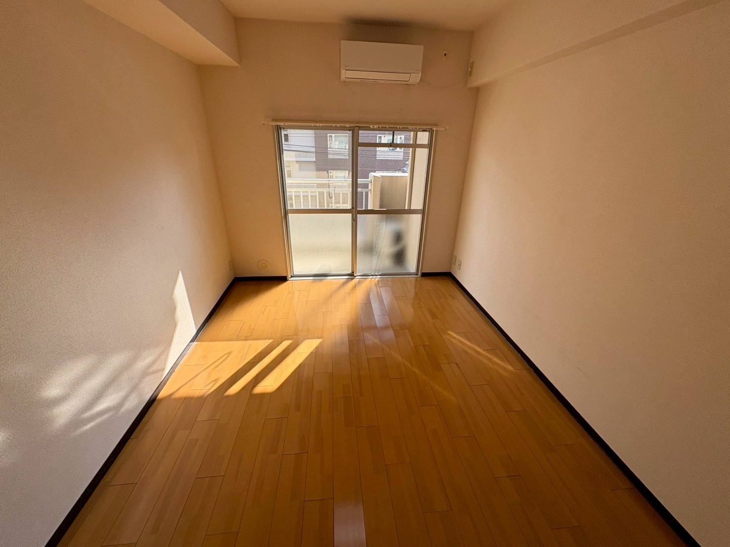 メゾン長喜城の居間写真