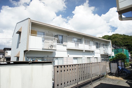 建物外観　敷地内駐車場有！本郷台駅まで徒歩１２分！