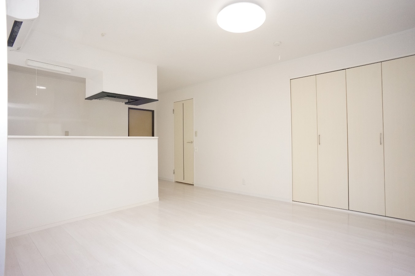 コンビニ　ファミリーマート鍛冶ヶ谷二丁目店（コンビニ）まで532m