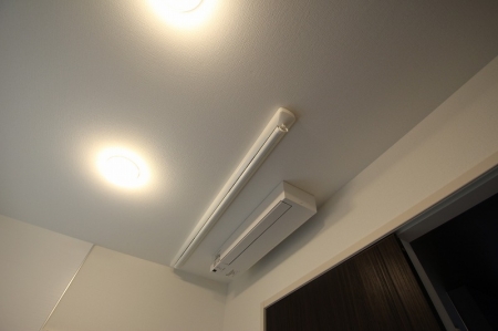 その他設備　室内物干し機（ナノイー送風で部屋干し臭低減）