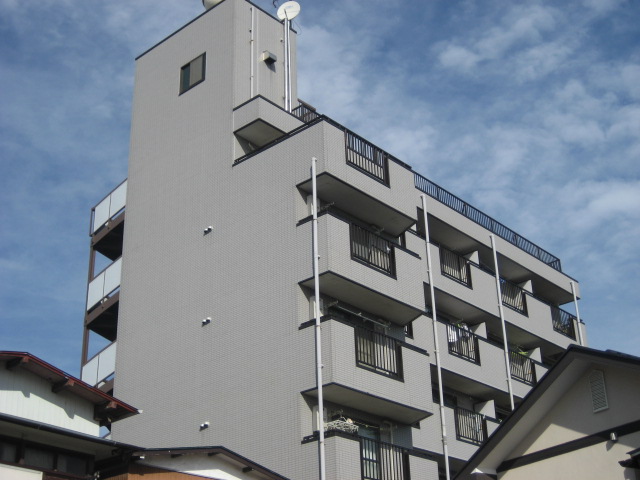 川崎市幸区北加瀬のマンションの建物外観