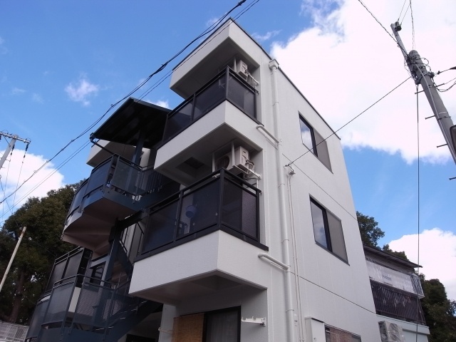神戸市東灘区本山南町のアパートの建物外観