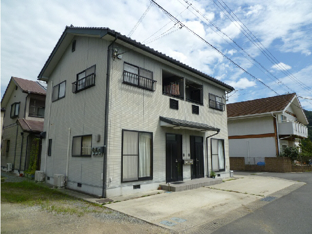 【宍粟市山崎町中広瀬のアパートの建物外観】