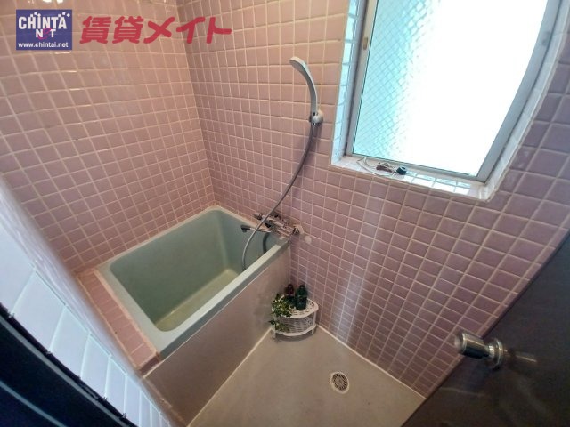 【松阪市挽木町のマンションのバス・シャワールーム】