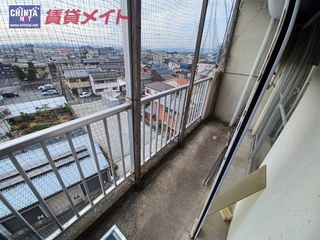 【松阪市挽木町のマンションのバルコニー】