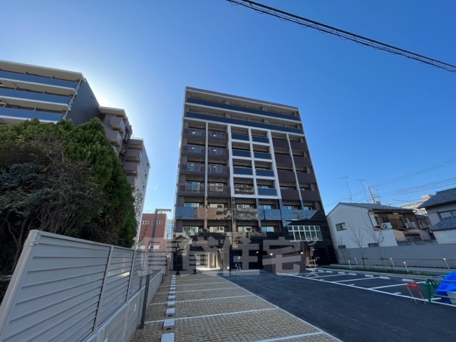 京都市南区東九条南河辺町のマンションの建物外観