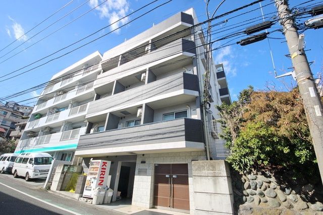 【横浜市神奈川区松見町のマンションの建物外観】