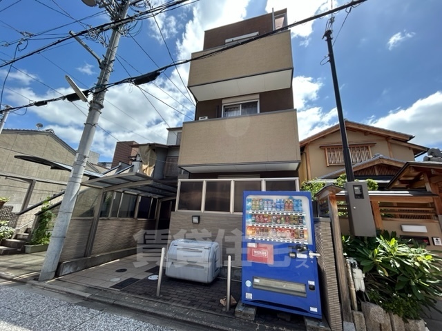 京都市下京区西新屋敷下之町のマンションの建物外観