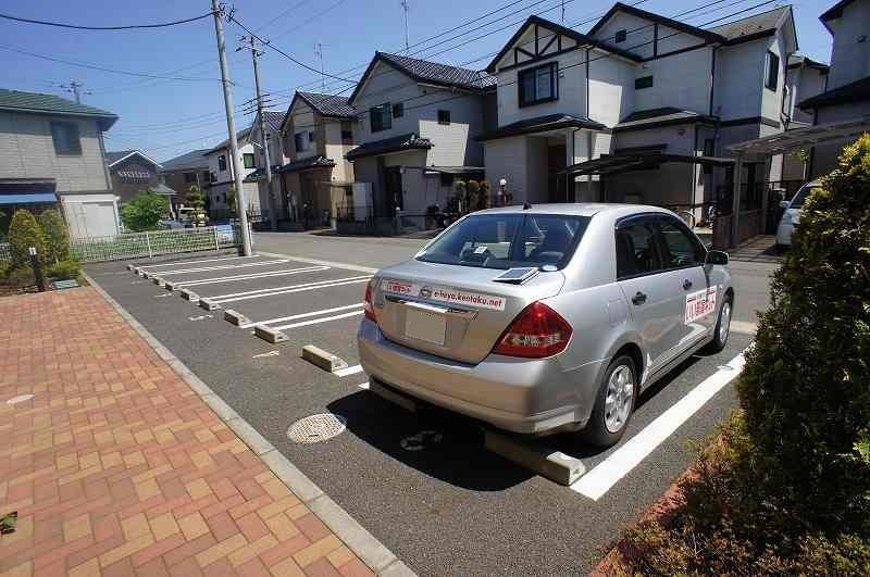 【モデッサ大鷹八幡の駐車場】