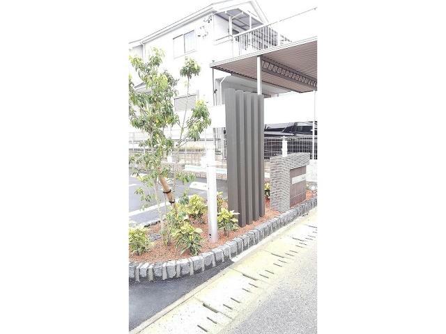 【碧南市尾城町のアパートのエントランス】