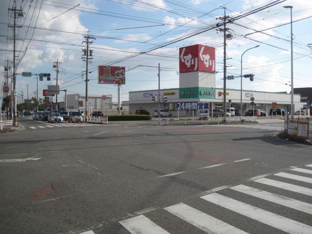 【碧南市尾城町のアパートのドラックストア】