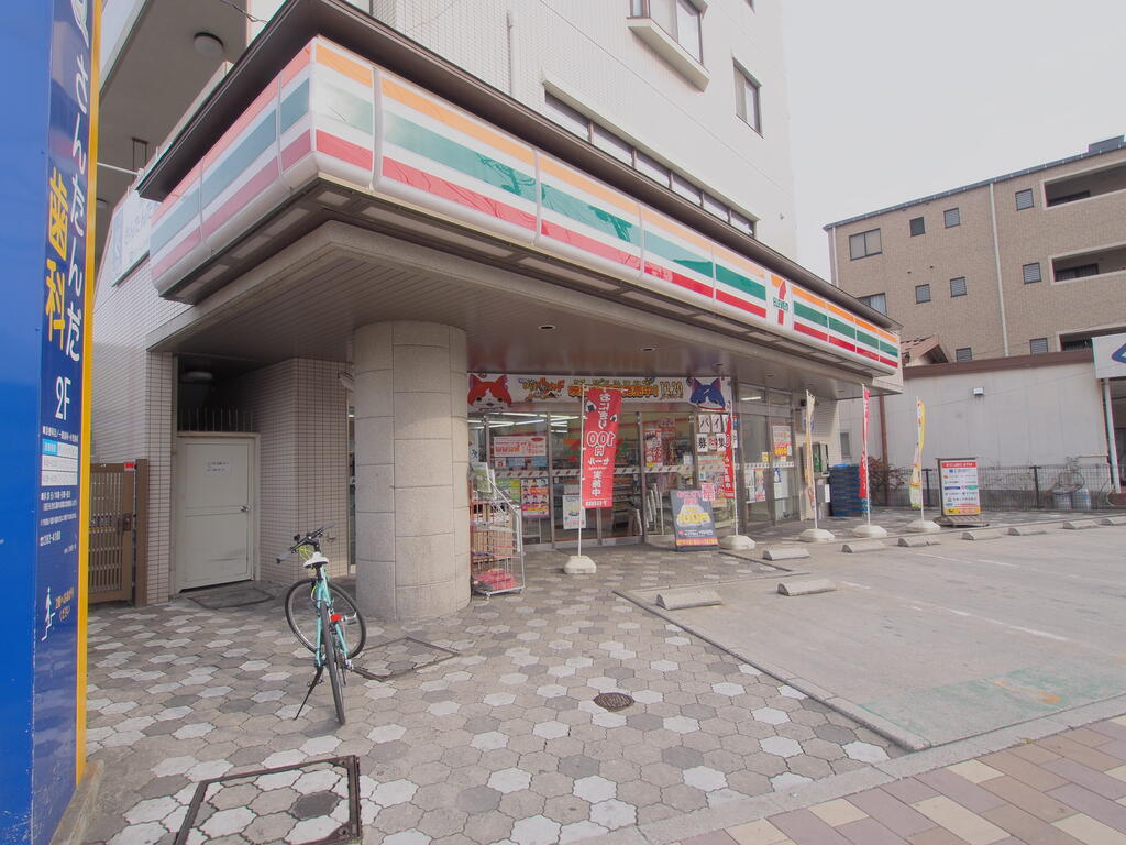 【安芸郡府中町本町のマンションのコンビニ】