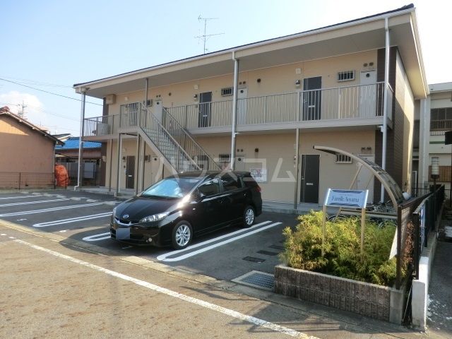 瀬戸市川北町のアパートの建物外観