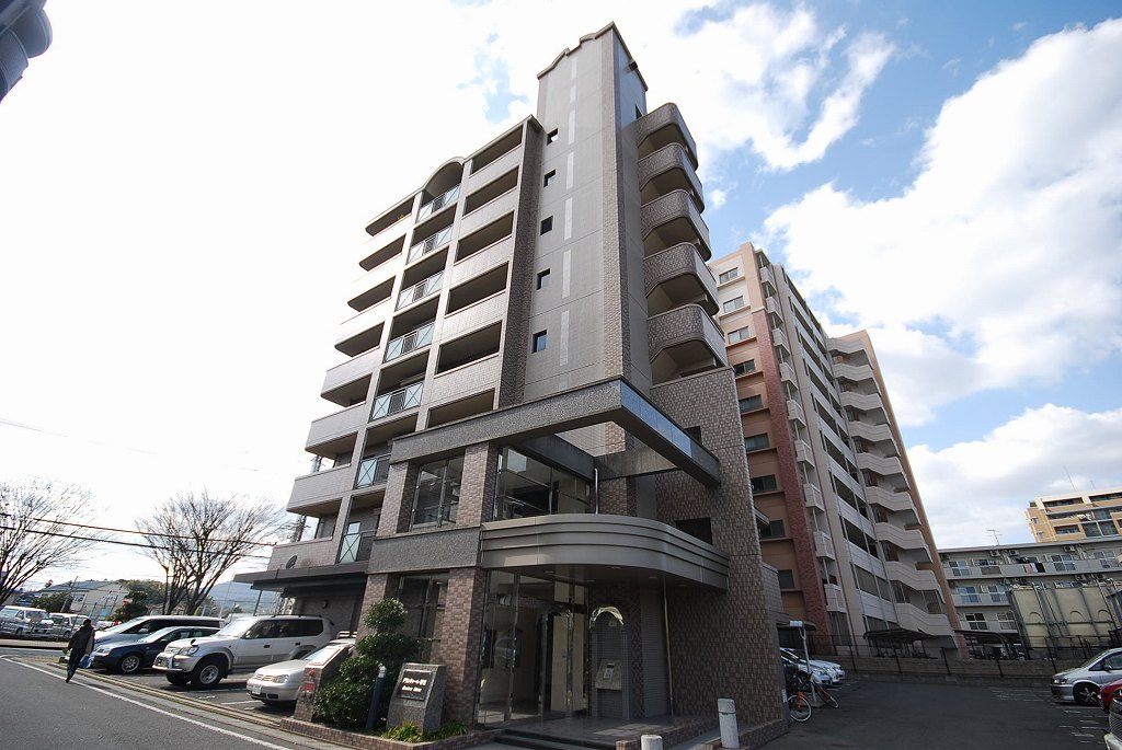 筑紫野市筑紫駅前通のマンションの建物外観