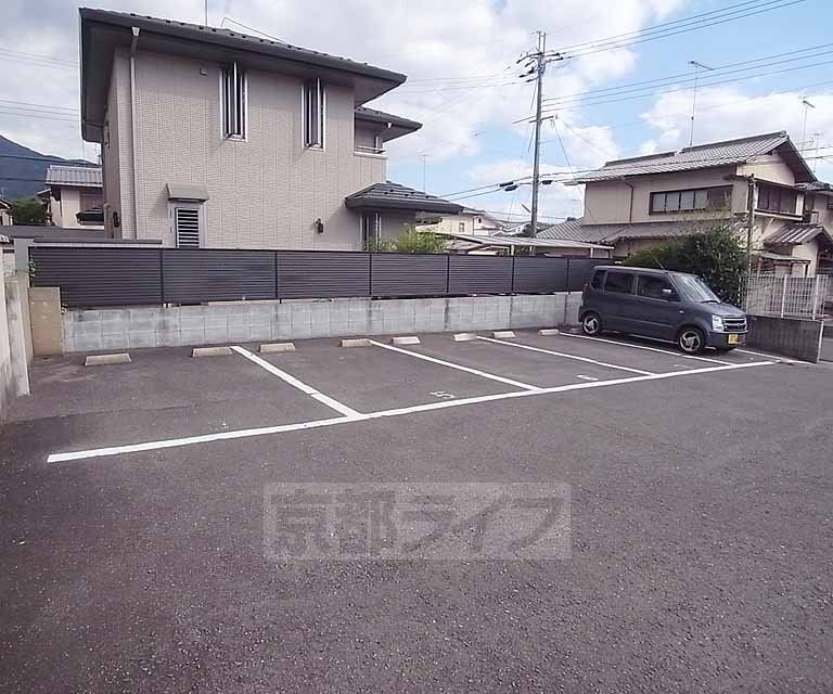 【セジュールミヤケの駐車場】