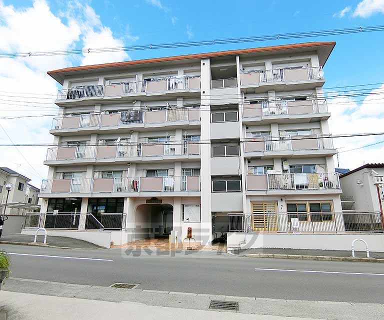 長岡京市滝ノ町のマンションの建物外観