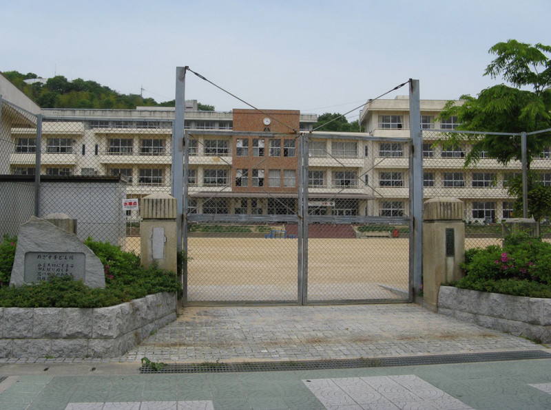 【メゾングレーヌ東出Bの小学校】