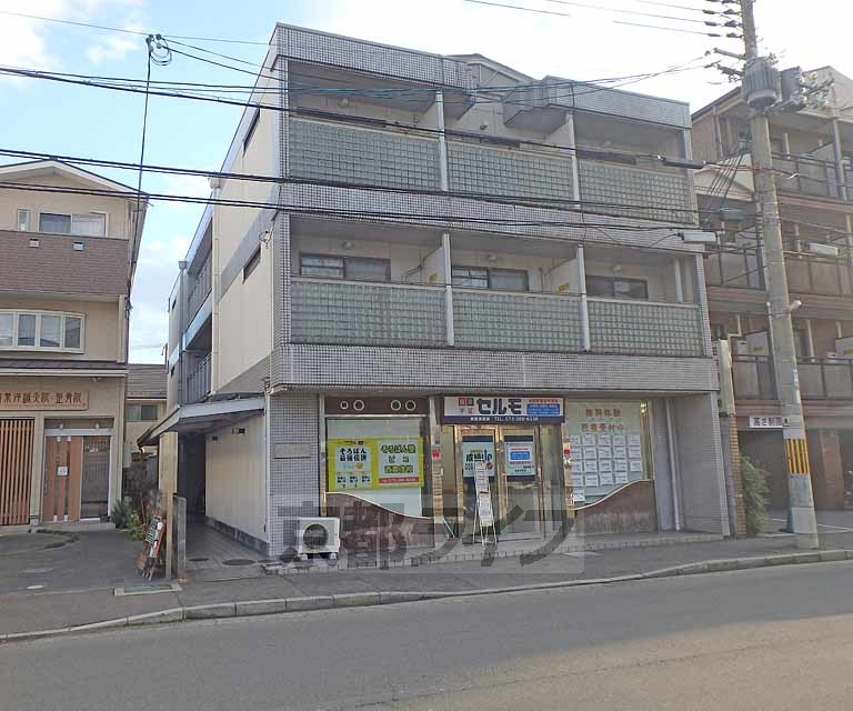 京都市北区西賀茂柿ノ木町のマンションの建物外観