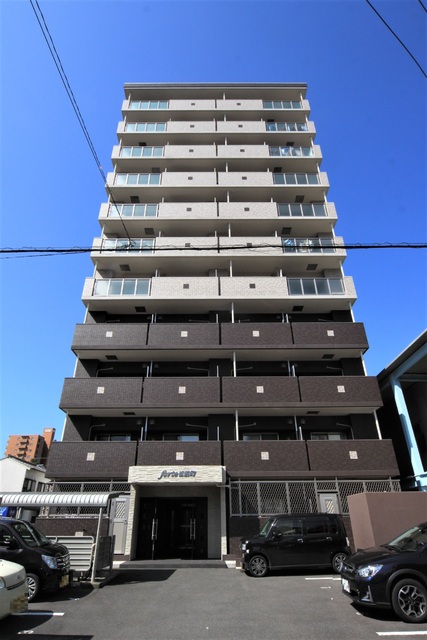 松山市松前町のマンションの建物外観