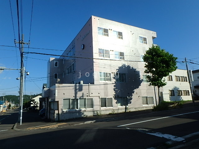 【札幌市西区西野五条のマンションの駐車場】