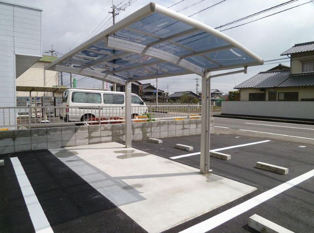 【岡山市中区江崎のアパートの駐車場】