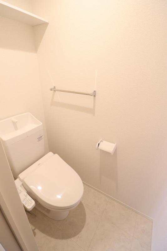 トイレ　トイレは温水洗浄便座付き