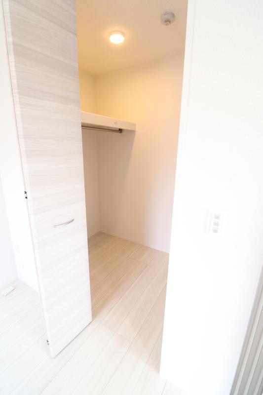 収納　奥行きのあるウォークインクローゼット