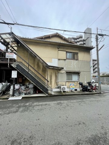 堺市西区浜寺石津町中のアパートの建物外観