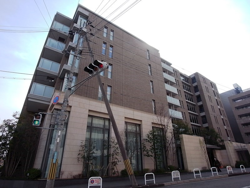 芦屋市上宮川町のマンションの建物外観