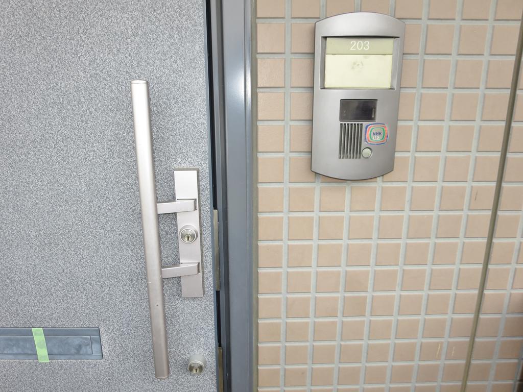 セキュリティ　ＴＶドアホン＆ダブルロックキーの安心設計！