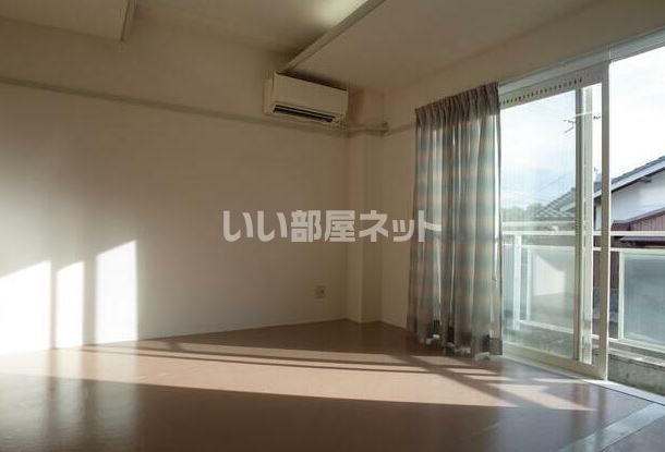 グランシード高田台の居間写真