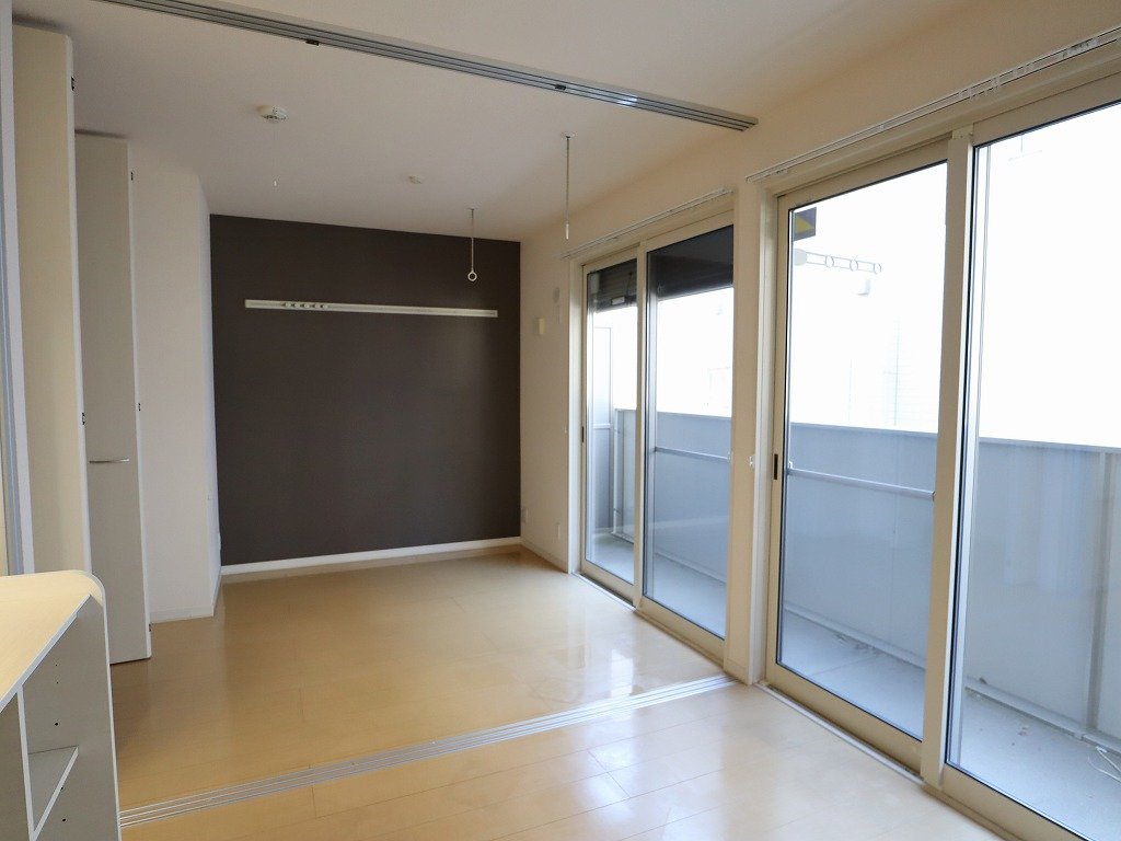 居室・リビング　間仕切りが大きく開き１ＬＤＫとしても使えます。