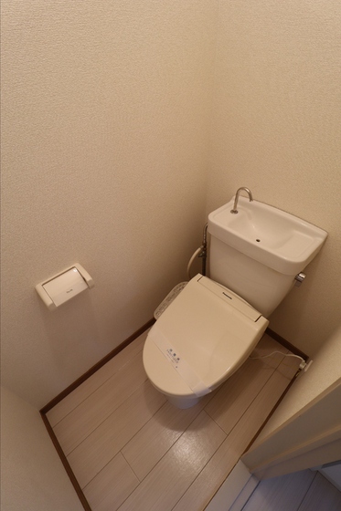 トイレ　別号室写真です