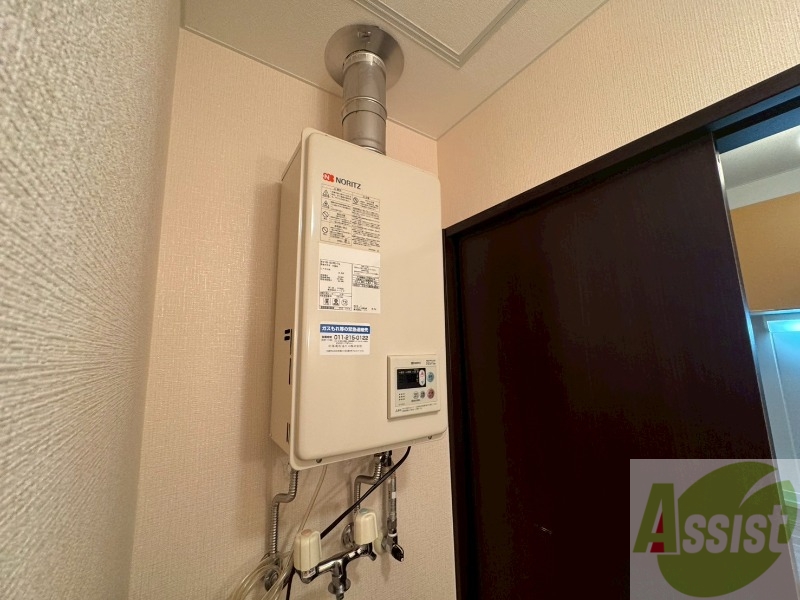 その他設備　給湯器は簡単操作で温度調整ができますよ。