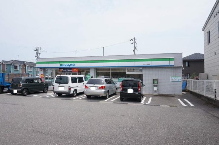 コンビニ　ファミリーマート（コンビニ）まで522m