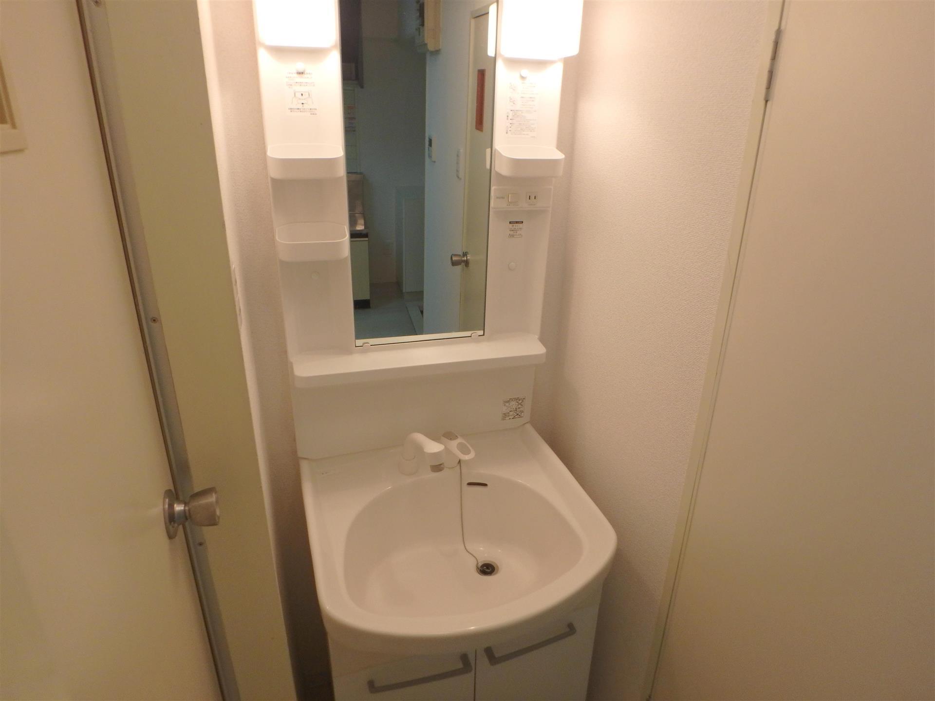 洗面設備　身支度に便利なシャンプードレッサーです