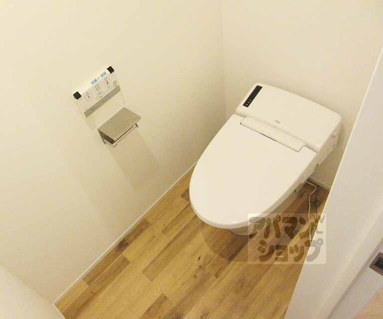 トイレ　ここも床が統一されています