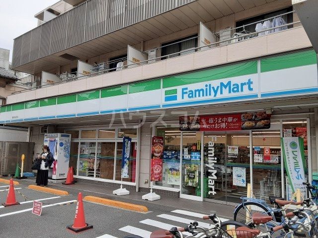 コンビニ　ファミリーマート 鎌倉御成町店（コンビニ）まで1411m