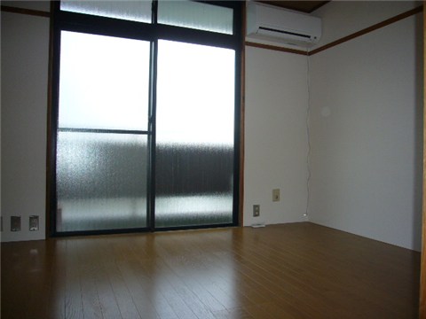 キッチン　日当たりの良い南向き角部屋です。