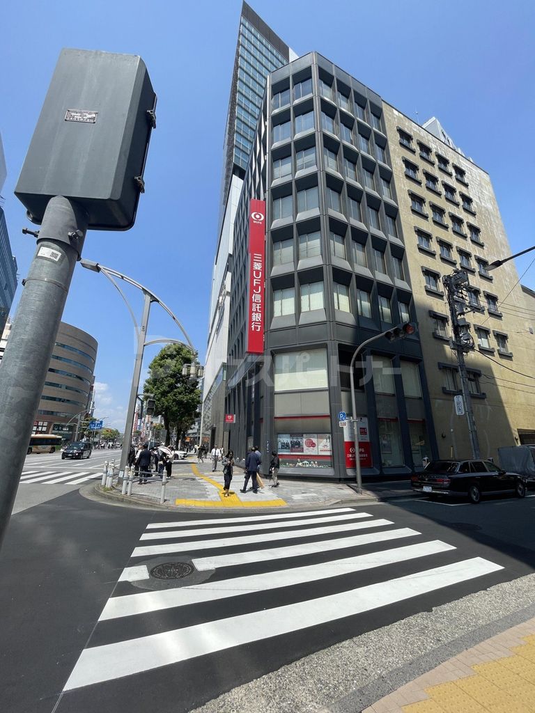 銀行　三菱UFJ信託銀行上野支店（銀行）まで430m
