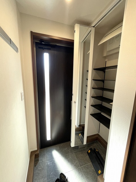 玄関　画像はB号室