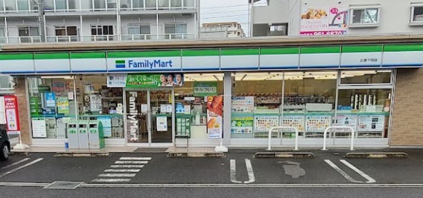コンビニ　ファミリーマート 広島千同店（コンビニ）まで318m