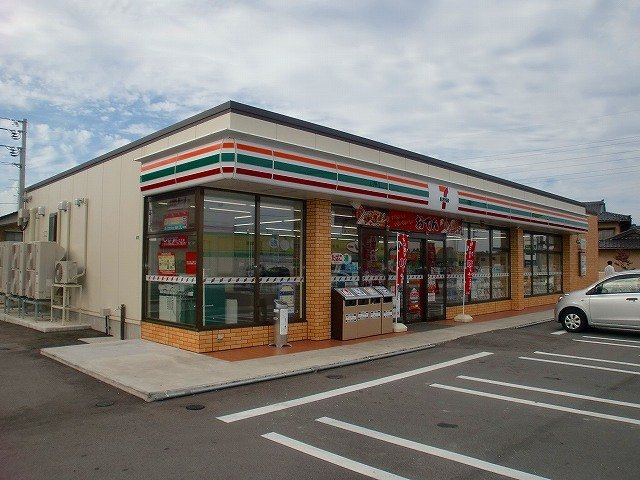 コンビニ　セブンイレブン 高岡戸出狼店（コンビニ）まで970m