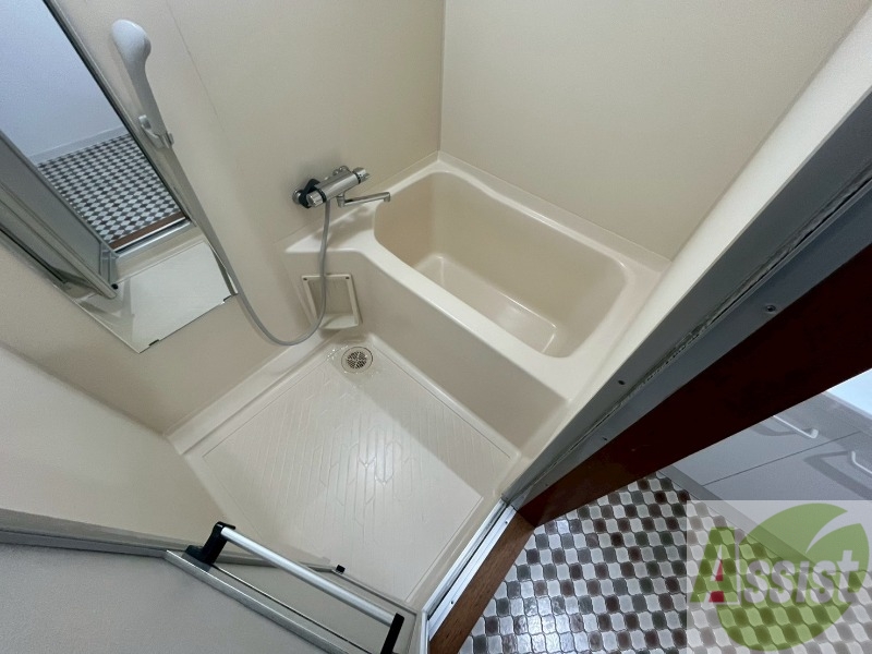 バス・シャワールーム　ユニットバスです。疲れを癒すのに欠かせませんね！