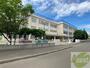 中学校　札幌市立新川西中学校（中学校）まで615m