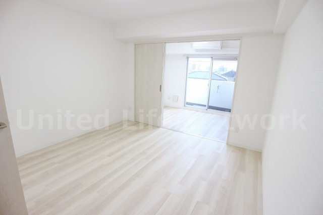 居室・リビング　ゆったりとくつろげる、落ち着きのある居室空間です